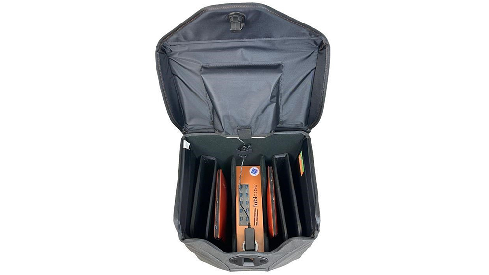 Vnitřní prostor PORT Naotic Tabicase MP1_04